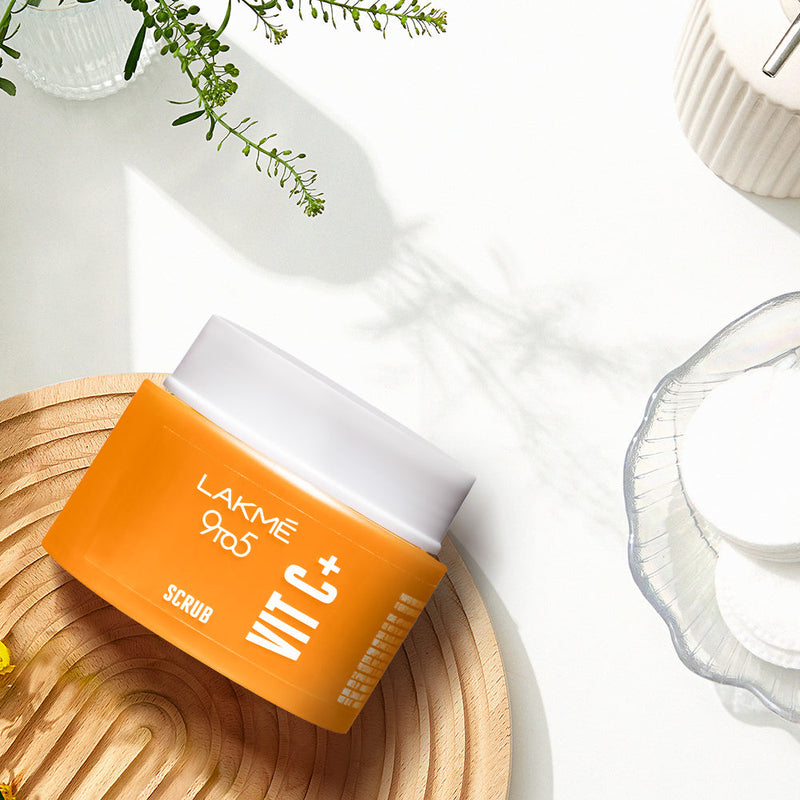 Lakmē 9 to 5 Vitamin C+ Scrub 50g