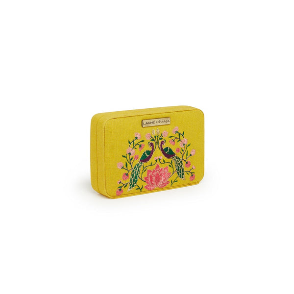 Dhaaga Clutch