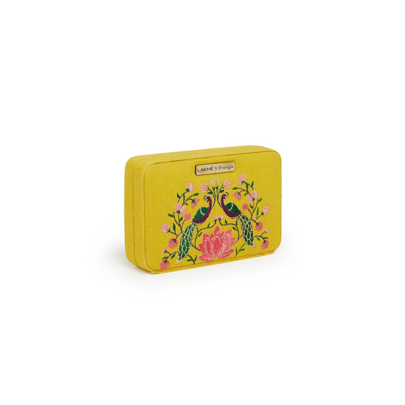 Dhaaga Clutch
